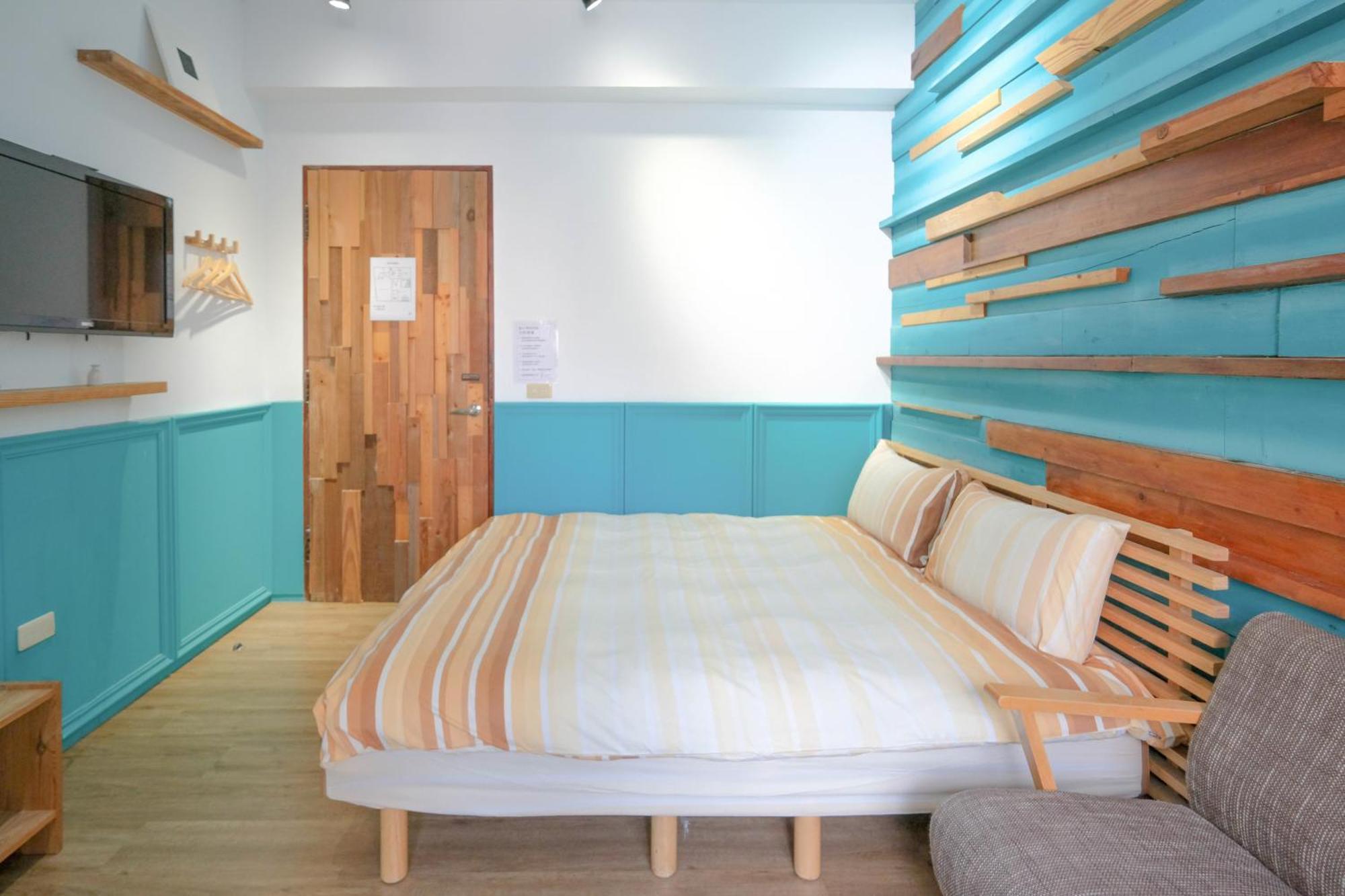 Re+Wood Guesthouse Tainan Buitenkant foto