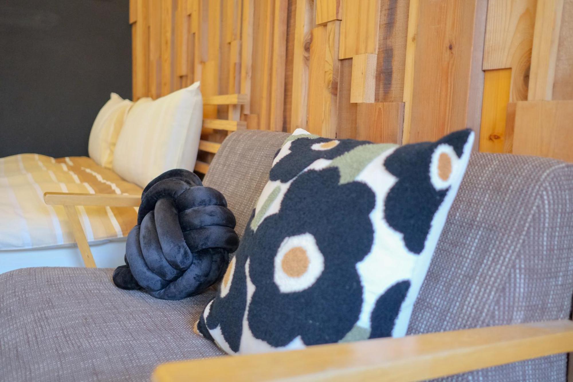 Re+Wood Guesthouse Tainan Buitenkant foto