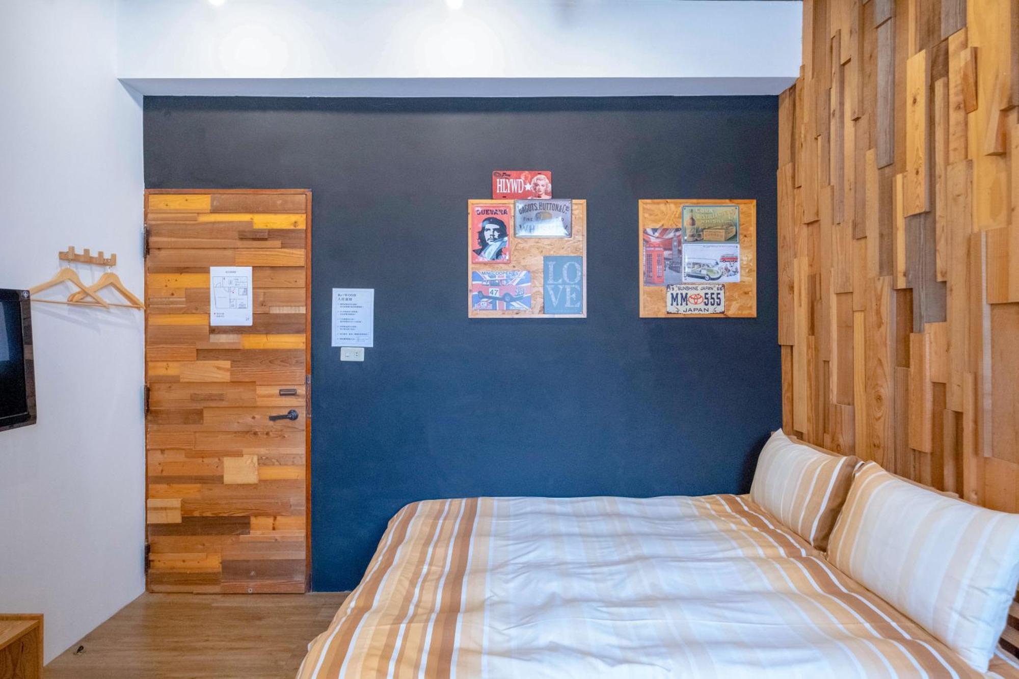 Re+Wood Guesthouse Tainan Buitenkant foto