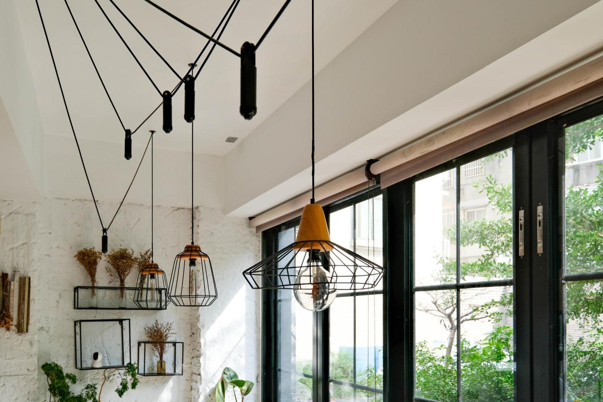 Re+Wood Guesthouse Tainan Buitenkant foto