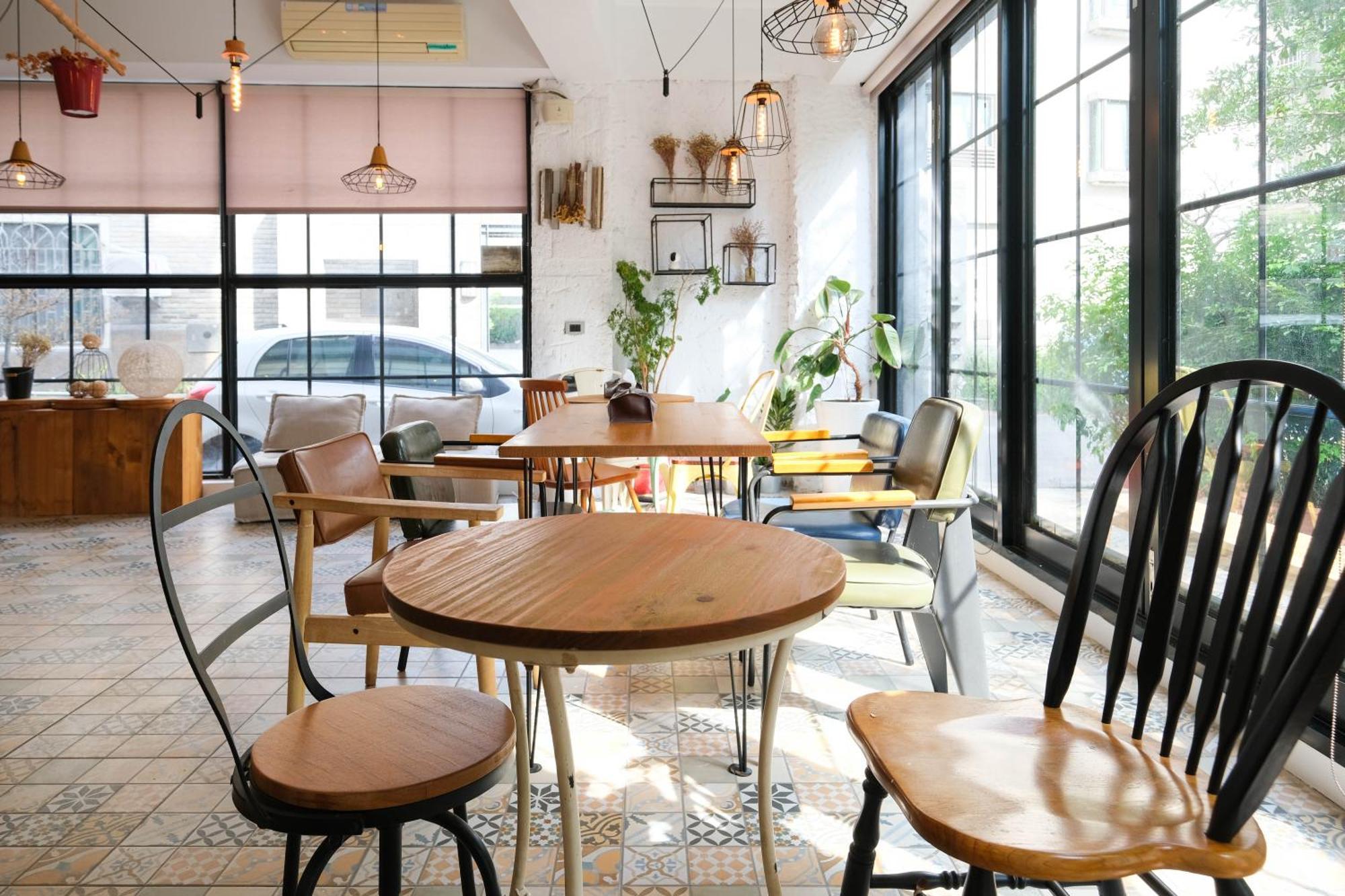 Re+Wood Guesthouse Tainan Buitenkant foto